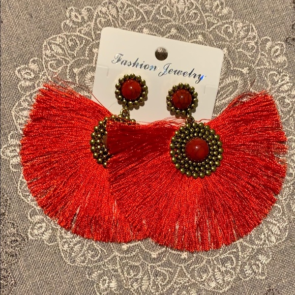 BIG Red half circle fringe tassel pierced earrings - Picture 2 of 5